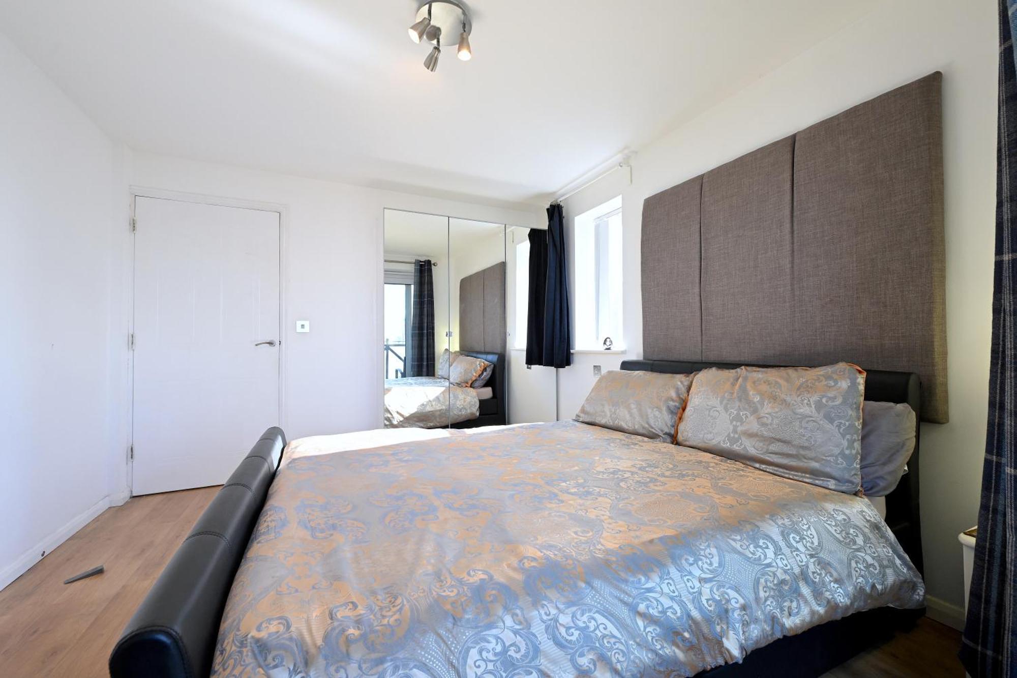 Unique 2-bedroom With River Views! Londen