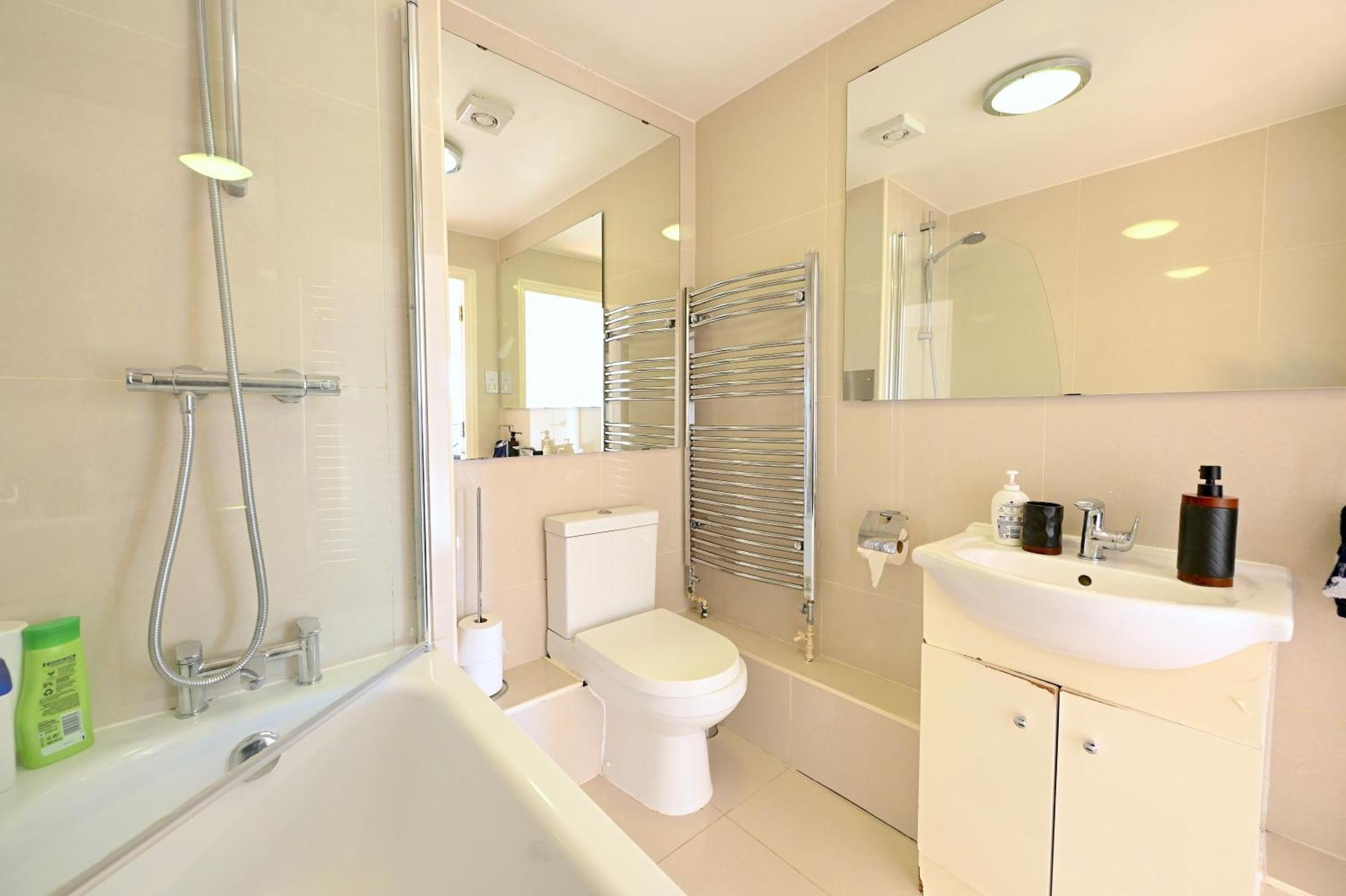 Appartement Unique 2-bedroom With River Views! Londen